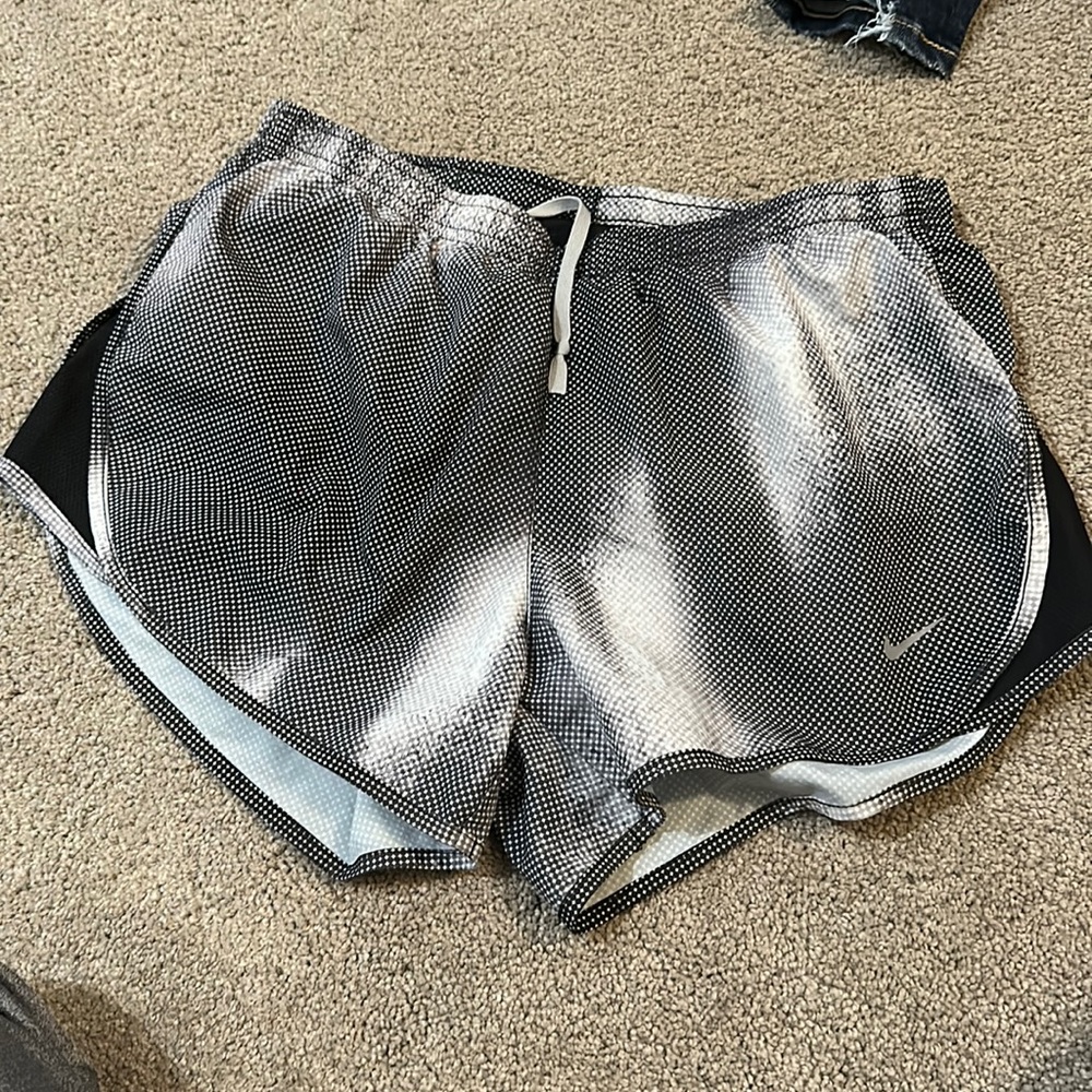 Nike shorts S